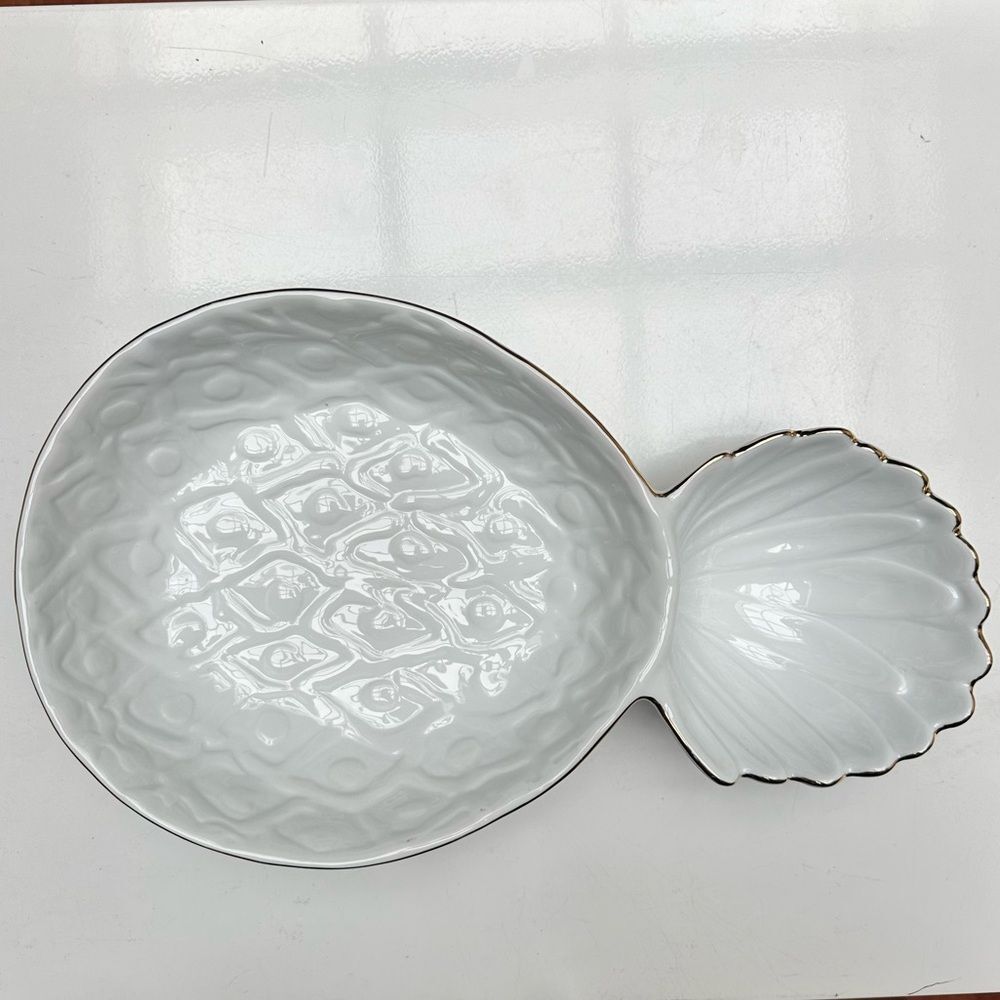 Lilly Pulitzer for Target Porcelain Pineapple Serving Bowl - White with Gold Rim - Picture 2 of 15